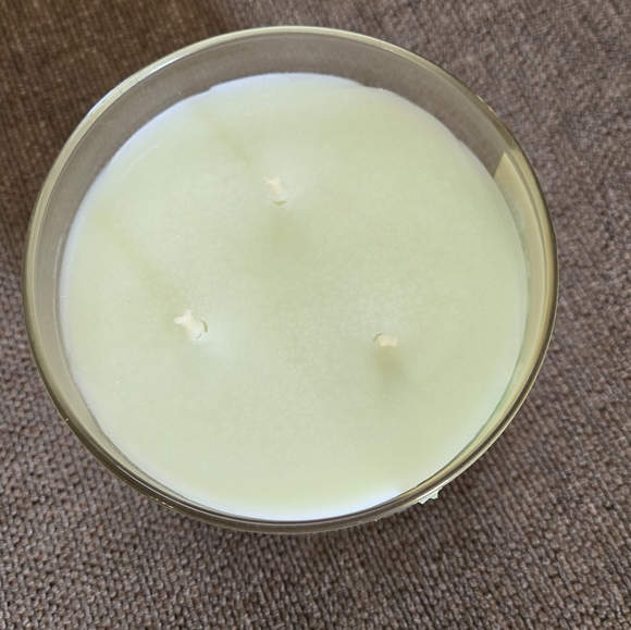 Bath & Body Works candle - Peppermint Marshmallow - Picture 3 of 3